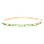 18Carat Yellow Gold 7.25" 1.00ct Emerald & 0.20ct Diamond Hinge Bangle (4mm Wide)