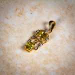9Carat Yellow Gold Peridot & Diamond Pendant (10.5x21.5mm) - Image 2
